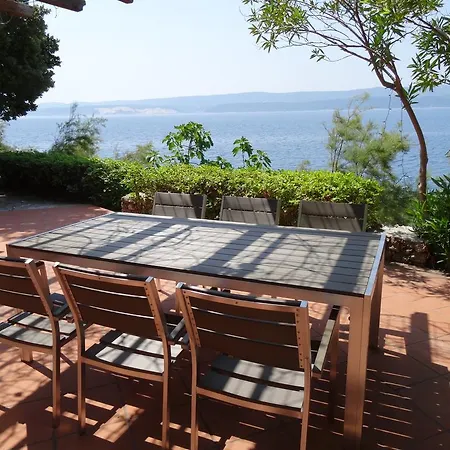 בית נופש Waterfront אומיס